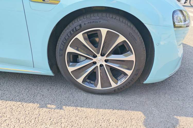Used Hima Luxeed S7 2025 705 km Max Right Front Wheel Hub