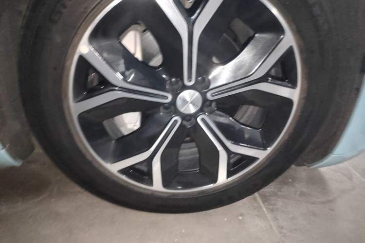 Used Hima Luxeed S7 2025 705 km Max Right Front Wheel Hub