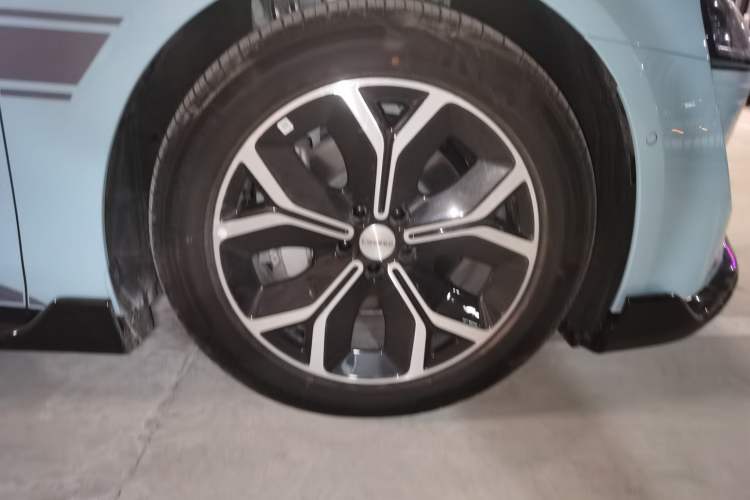 Used Hima Luxeed S7 2025 705 km Max Right Front Wheel Hub