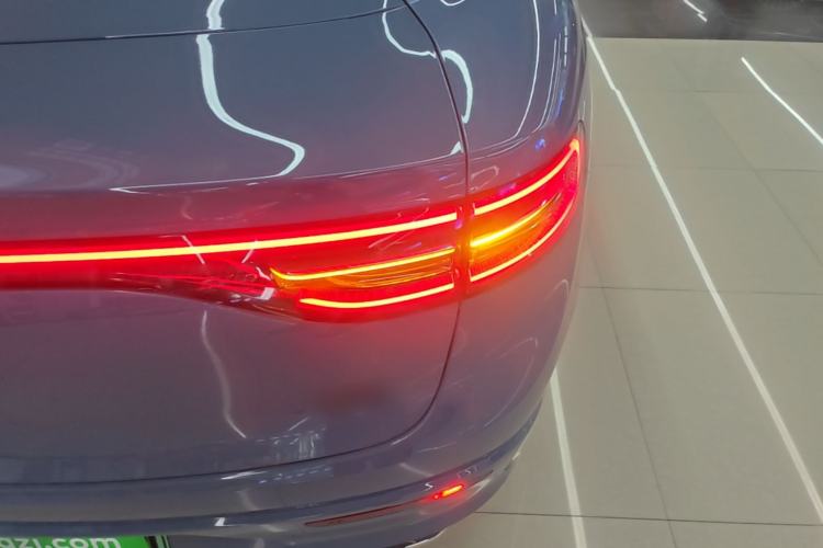 Used Hima Luxeed S7 2025 855 km Max Right Rear Taillight
