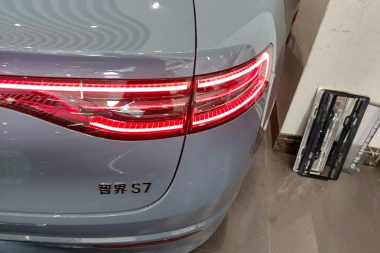 Used Hima Luxeed S7 2025 855 km Max Right Rear Taillight