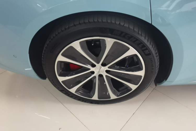 Used Hima Luxeed S7 2025 785 km Ultra Right Rear Wheel Hub