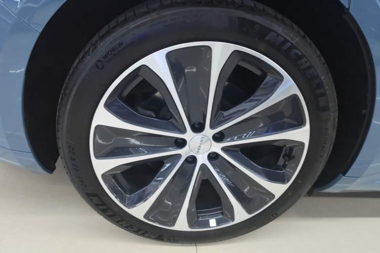 Used Hima Luxeed S7 2025 855 km Max Right Rear Wheel Hub