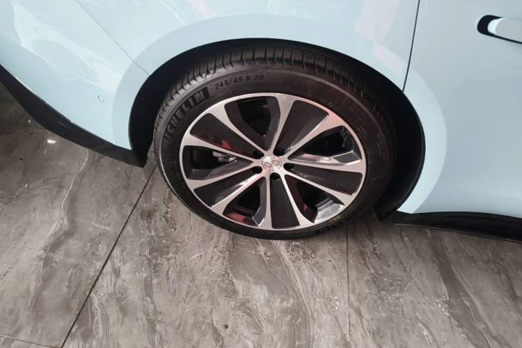 Used Hima Luxeed S7 2025 855 km Max Right Rear Wheel Hub