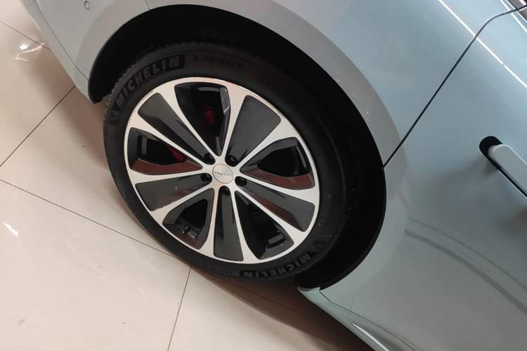 Used Hima Luxeed S7 2025 785 km Ultra Right Rear Wheel Hub