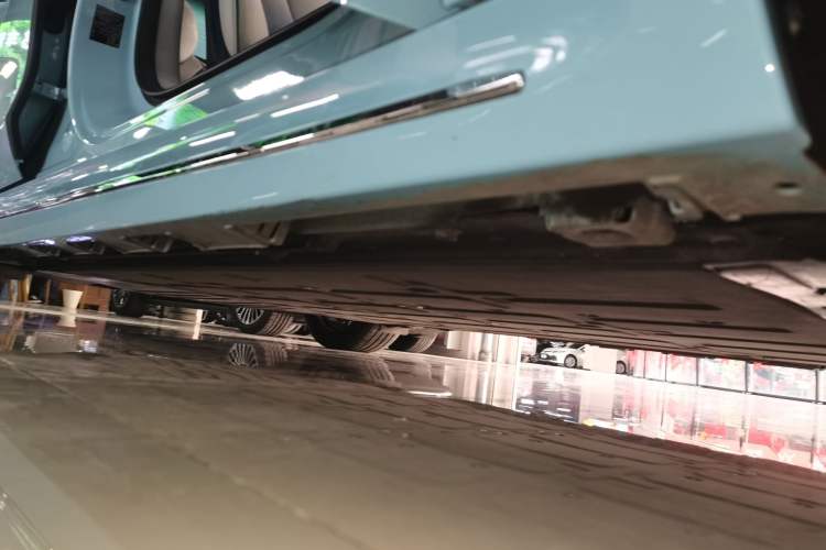 Used Hima Luxeed S7 2025 785 km Ultra Right Side Sill