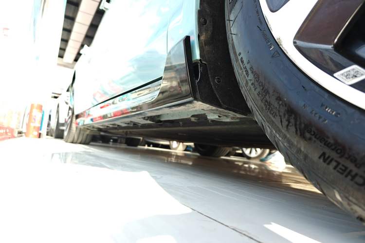 Used Hima Luxeed S7 2025 785 km Ultra Right Side Sill