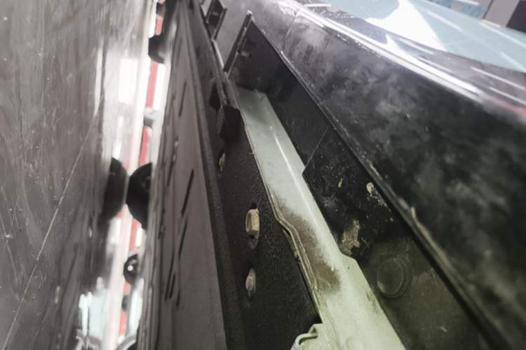 Used Hima Luxeed S7 2025 855 km Max Right Side Sill