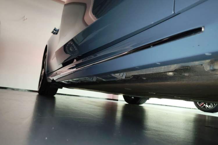Used Hima Luxeed S7 2025 705 km Pro Right Side Sill