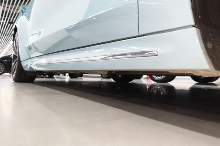 Used Hima Luxeed S7 2025 785 km Ultra Right Side Sill
