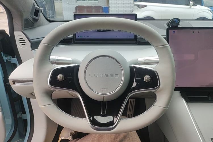 Used Hima Luxeed S7 2025 855 km Max Steering Wheel