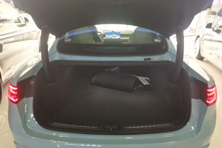 Used Hima Luxeed S7 2025 785 km Ultra Trunk