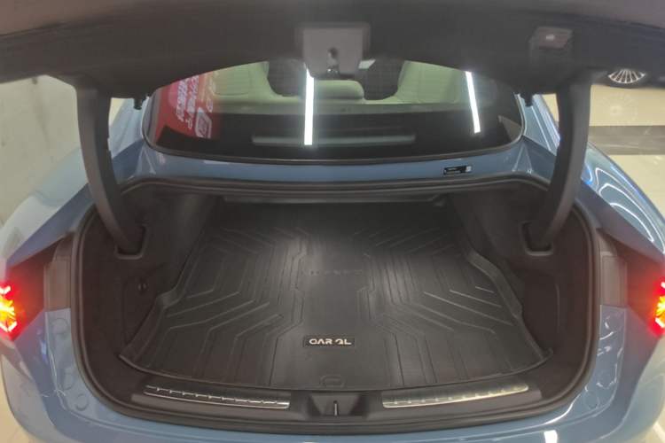 Used Hima Luxeed S7 2025 855 km Max Trunk