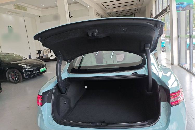 Used Hima Luxeed S7 2025 705 km Max Trunk
