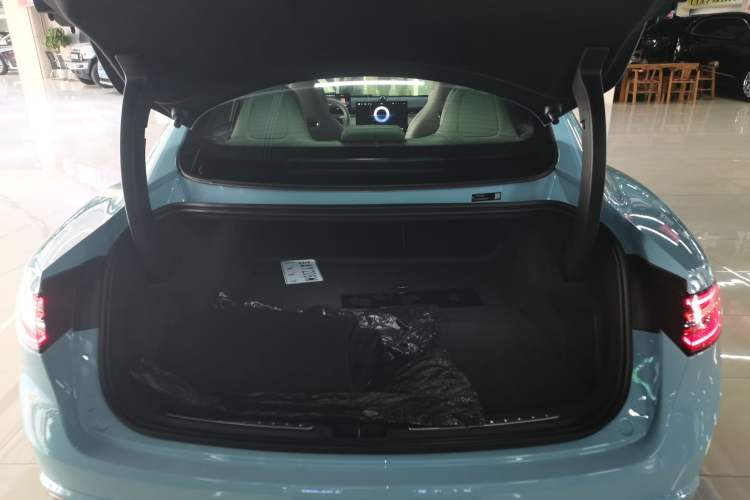 Used Hima Luxeed S7 2025 785 km Ultra Trunk