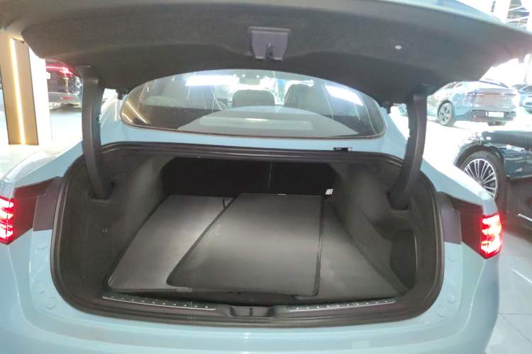Used Hima Luxeed S7 2025 785 km Ultra Trunk