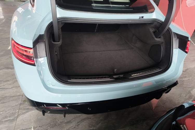 Used Hima Luxeed S7 2025 855 km Max Trunk