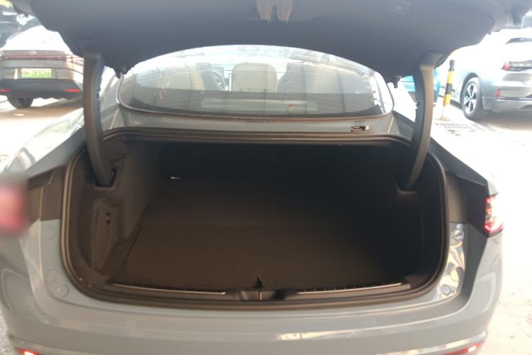 Used Hima Luxeed S7 2025 705 km Pro Trunk