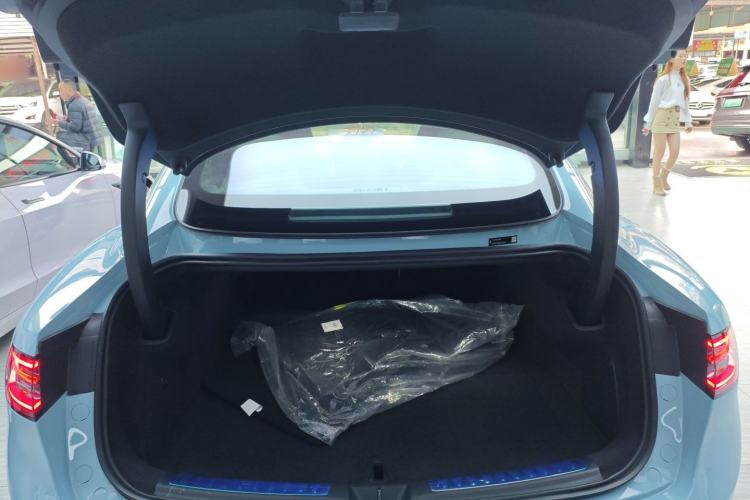Used Hima Luxeed S7 2025 855 km Max Trunk