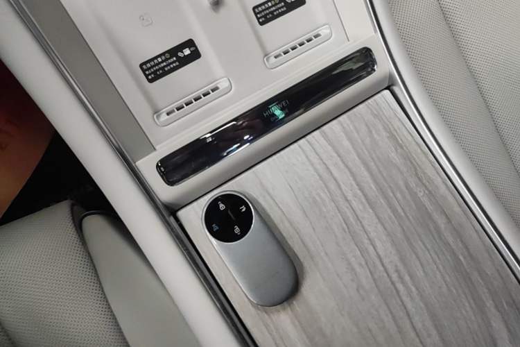 Used Hima Luxeed S7 2025 785 km Ultra Vehicle Key