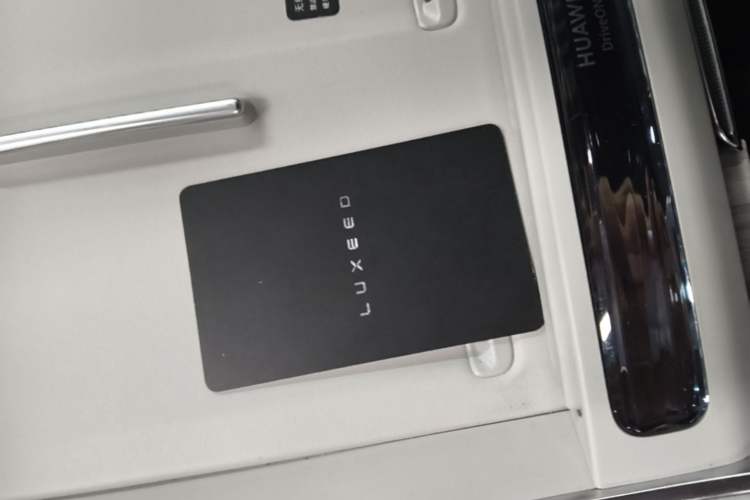 Used Hima Luxeed S7 2025 785 km Ultra Vehicle Key