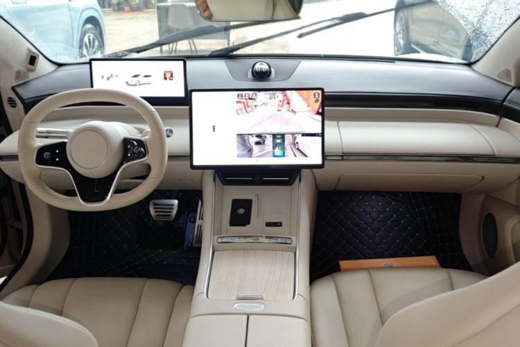 Used Hima Luxeed S7 2025 855 km Max Center Console