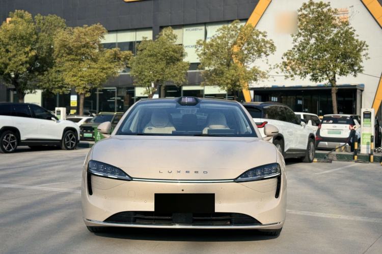 Used Hima Luxeed S7 2025 855 km Max Exterior 1