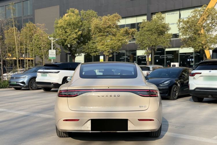 Used Hima Luxeed S7 2025 855 km Max Exterior 4