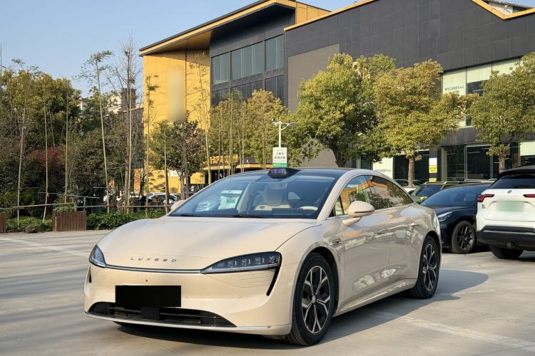 Used Hima Luxeed S7 2025 855 km Max Front Left 45 Deg