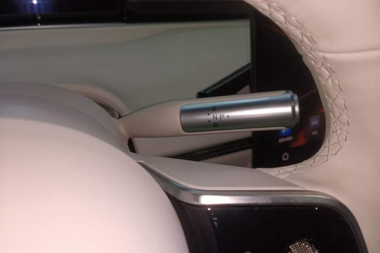 Used Hima Luxeed S7 2025 855 km Max Gear Lever