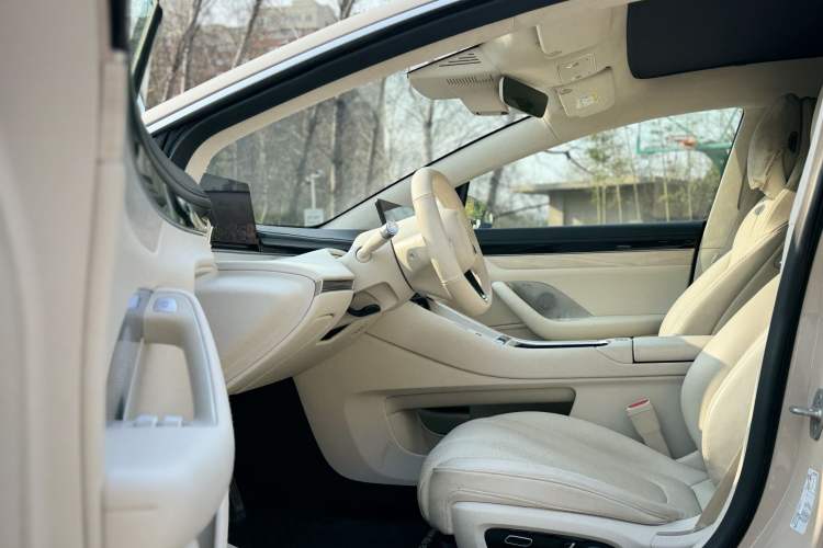 Used Hima Luxeed S7 2025 855 km Max Interior 1