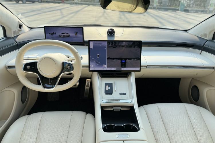 Used Hima Luxeed S7 2025 855 km Max Interior 3