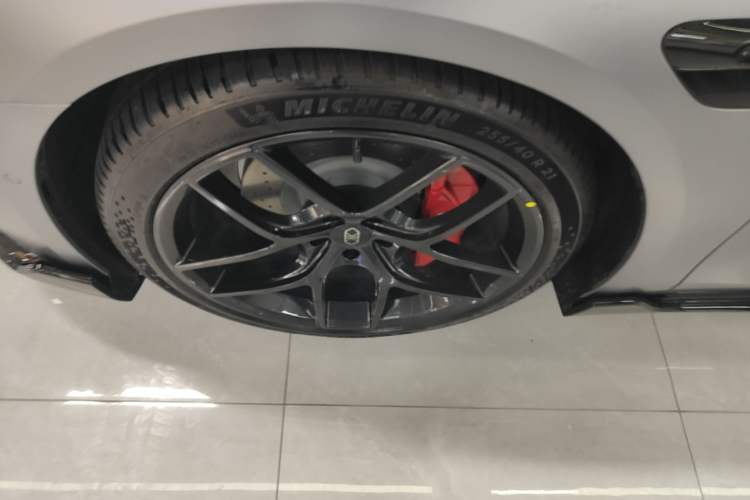 Used Hima Luxeed S7 2025 703km Ultra Sport Edition Left Front Wheel Hub