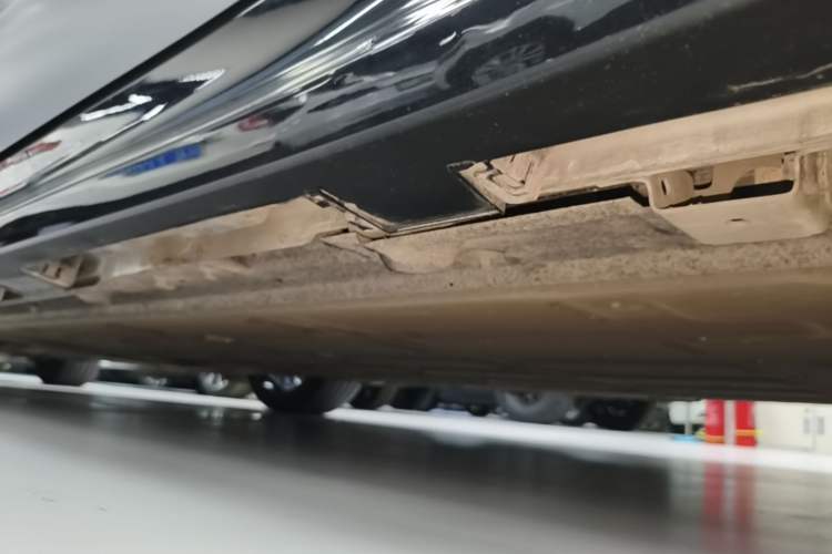 Used Hima Luxeed S7 2025 703km Ultra Sport Edition Left Side Sill