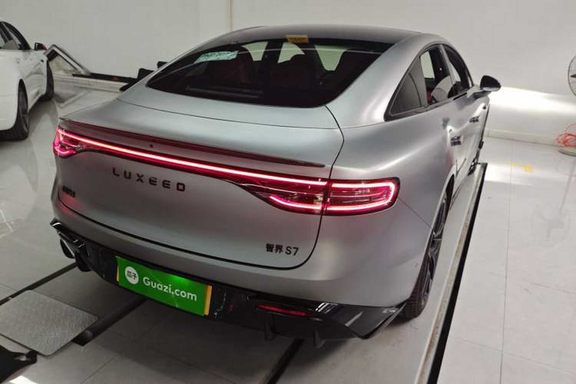 Used Hima Luxeed S7 2025 785 km Ultra Rear Right 45 Deg