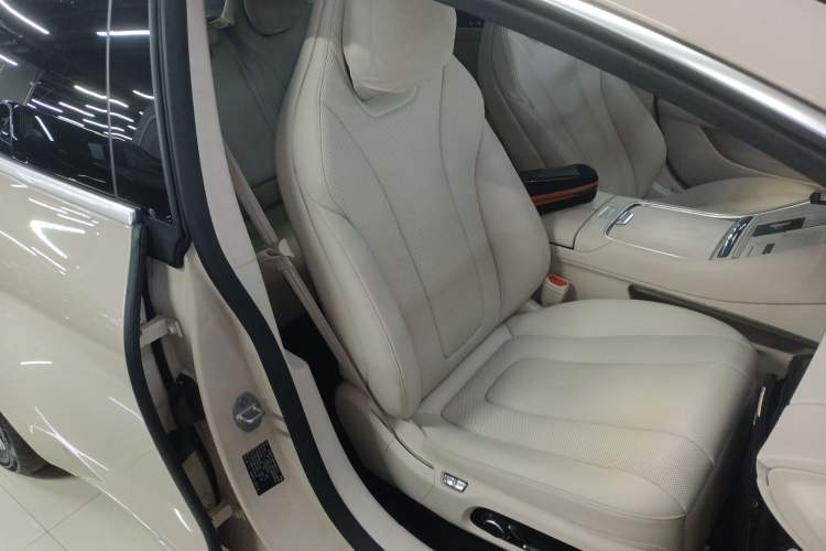 Used Hima Luxeed S7 2025 855 km Max Right Front Seat