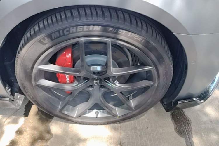 Used Hima Luxeed S7 2025 703km Ultra Sport Edition Right Front Wheel Hub