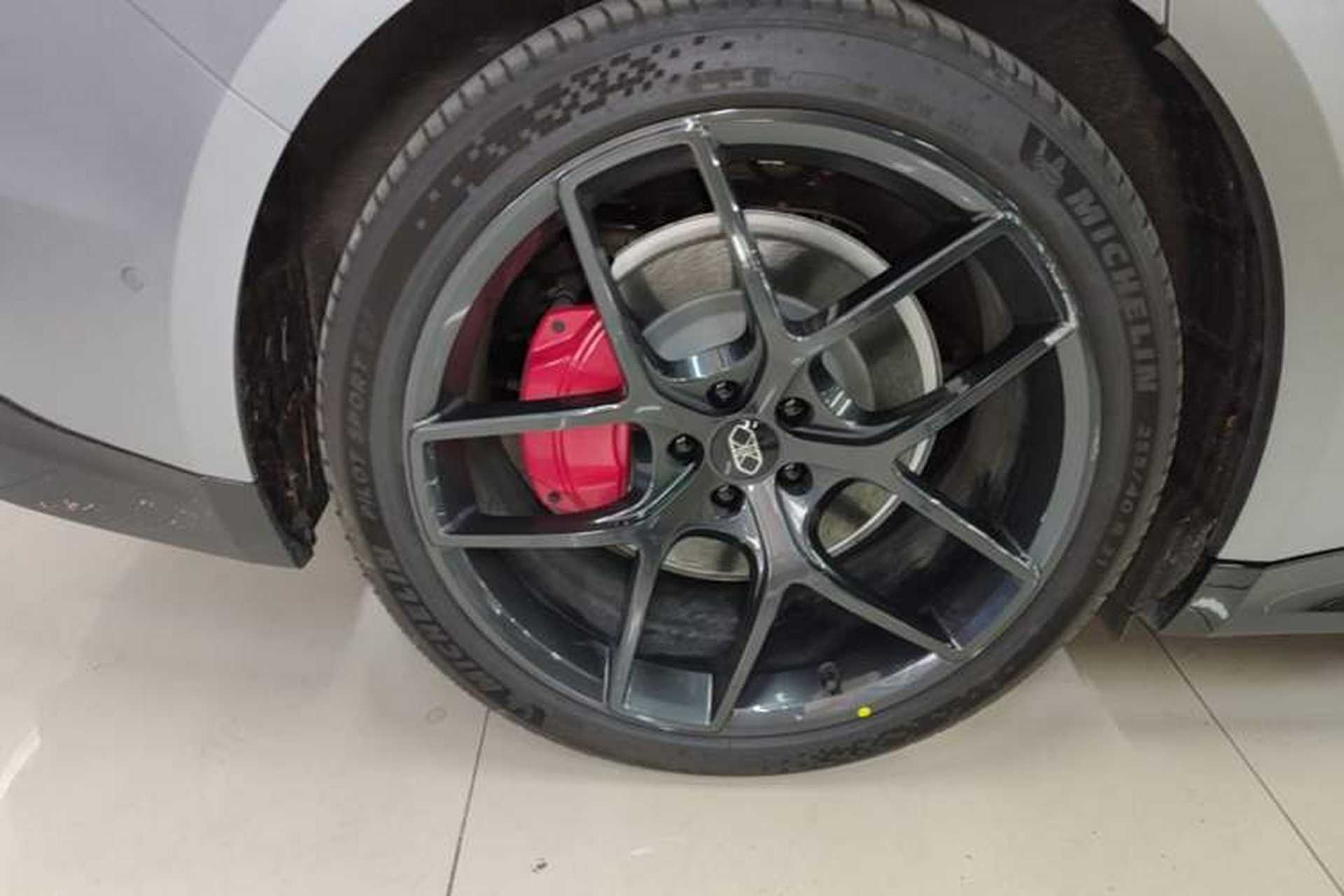 Used Hima Luxeed S7 2025 703km Ultra Sport Edition Right Rear Wheel Hub