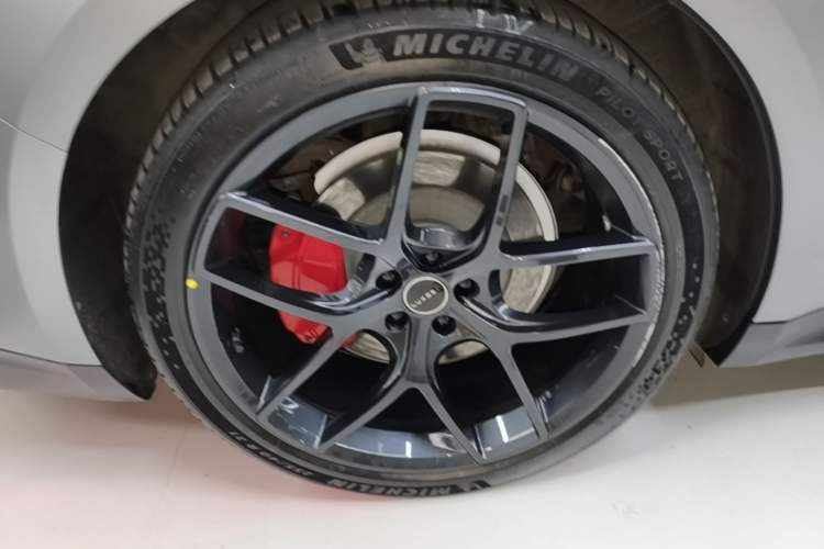 Used Hima Luxeed S7 2025 703km Ultra Sport Edition Right Rear Wheel Hub