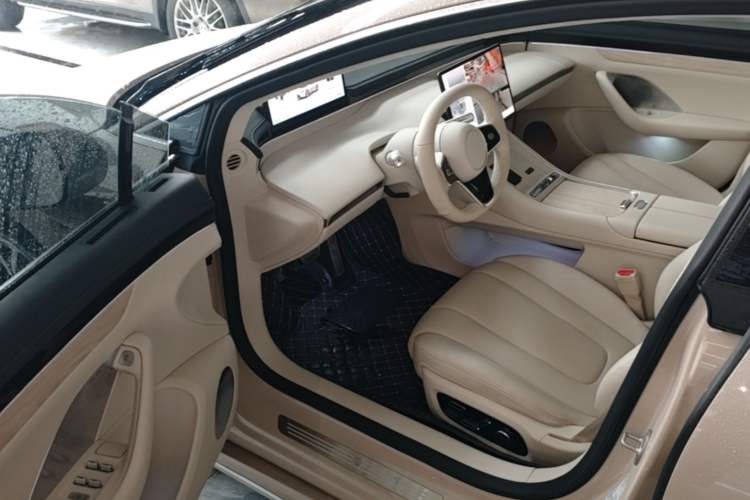 Used Hima Luxeed S7 2025 855 km Max Driver Seat