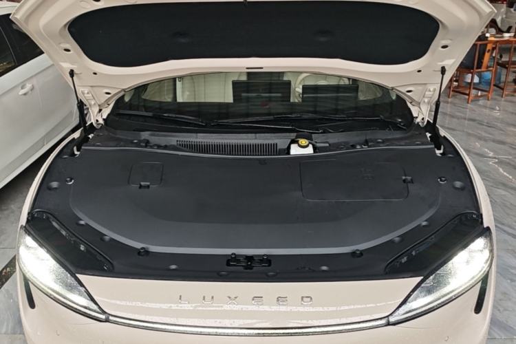 Used Hima Luxeed S7 2025 855 km Max Engine Bay
