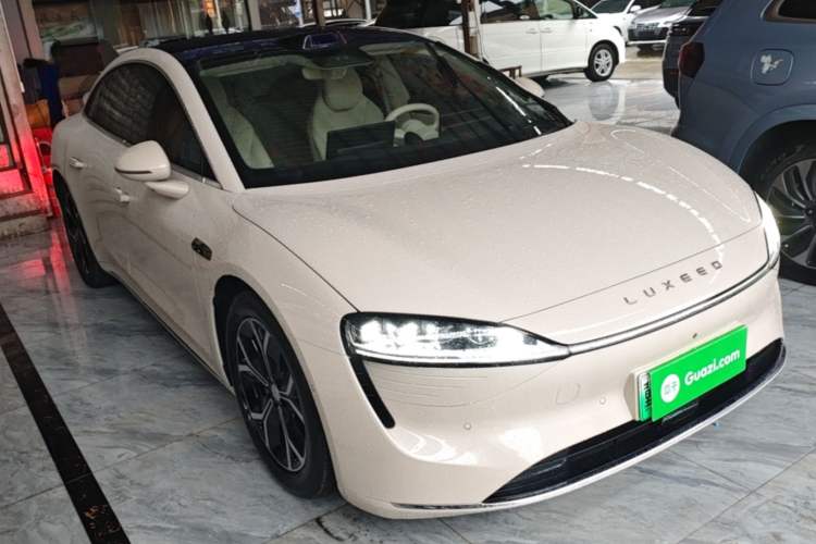 Used Hima Luxeed S7 2025 855 km Max Front Right 45 Deg