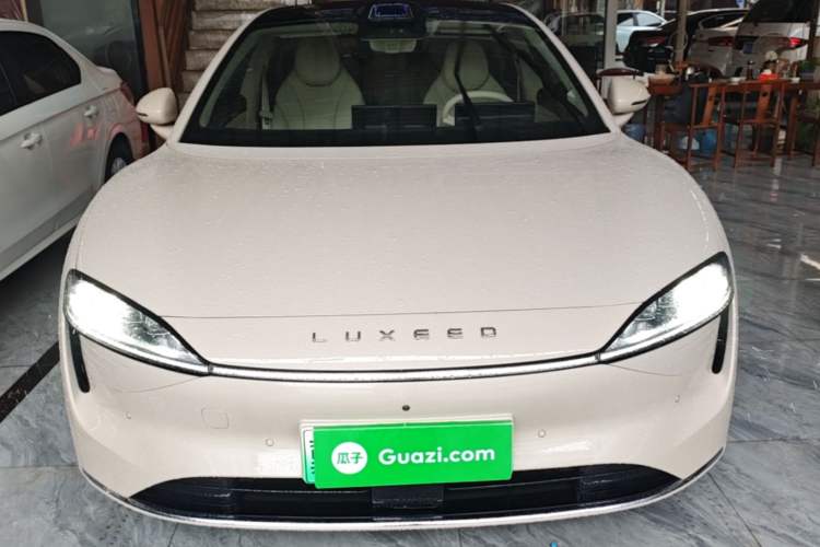 Used Hima Luxeed S7 2025 855 km Max Front