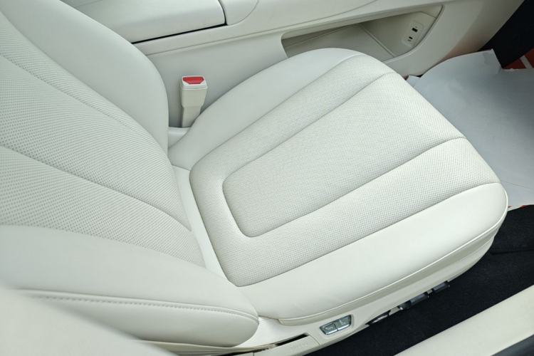 Used Hima Luxeed S7 2025 705 km Max Right Front Seat