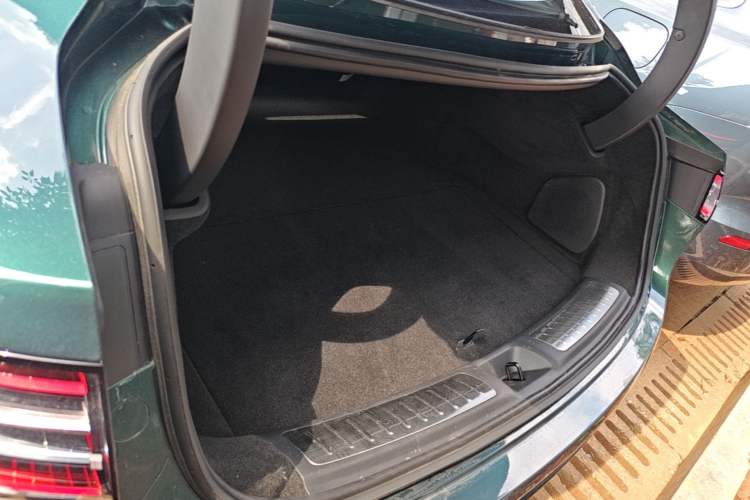 Used Hima Luxeed S7 2025 705 km Max Trunk