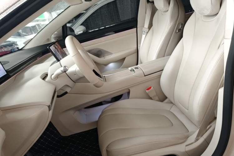 Used Hima Luxeed S7 2025 855 km Max Left Front Seat