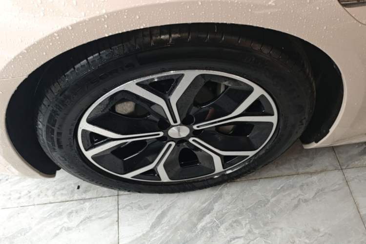 Used Hima Luxeed S7 2025 855 km Max Left Front Wheel Hub