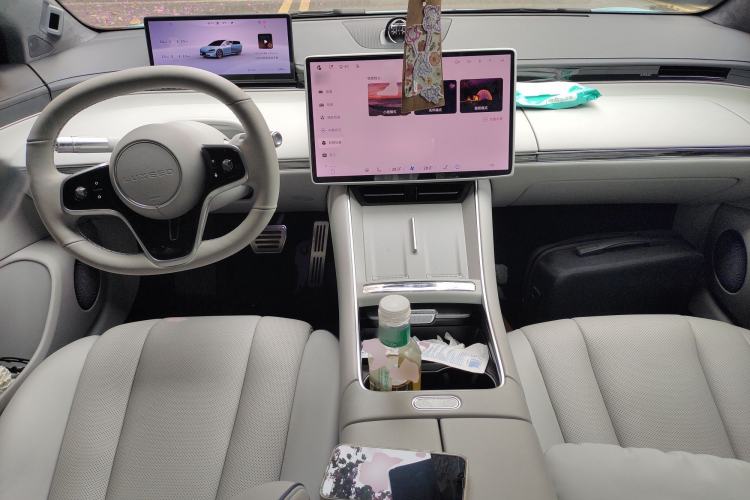 Used Hima Luxeed S7 2025 705 km Max Center Console