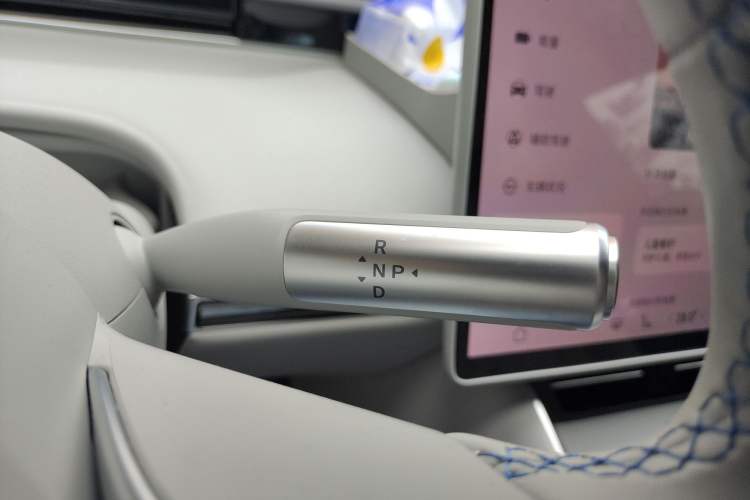 Used Hima Luxeed S7 2025 705 km Max Gear Lever