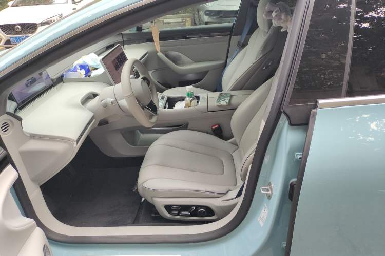 Used Hima Luxeed S7 2025 705 km Max Left Front Seat